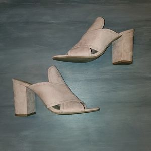 NWOT Faux Suede Peep Toe Chunky Heel Sandals